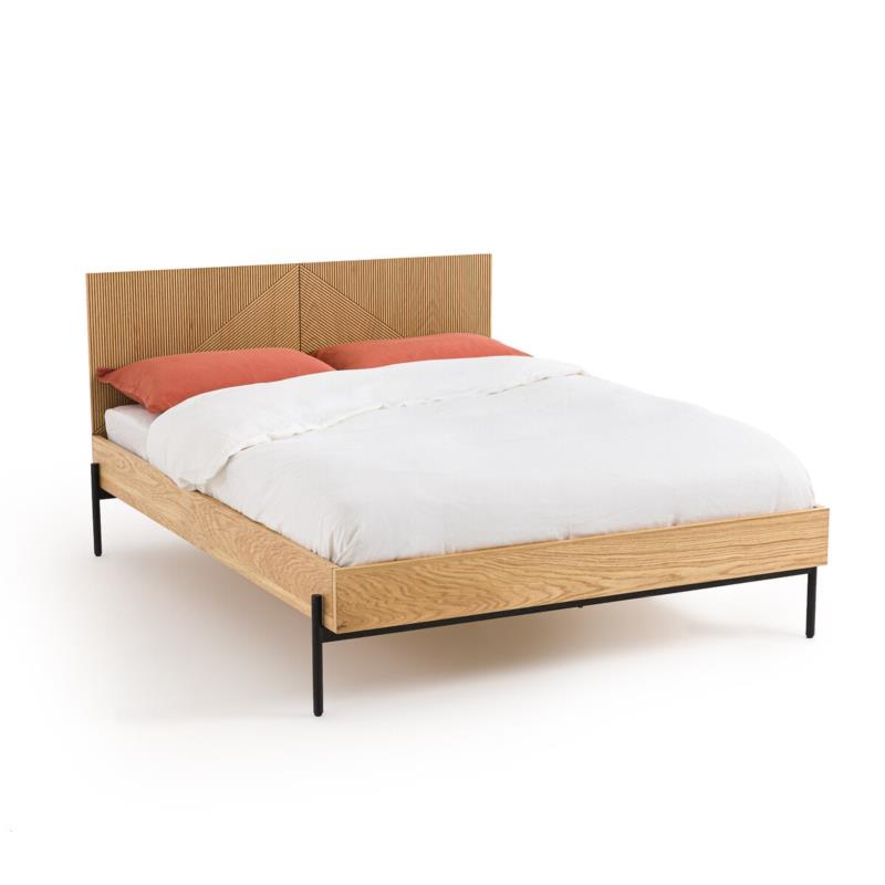 Κρεβάτι με τάβλες από ανοιχτόχρωμο ξύλο δρυ