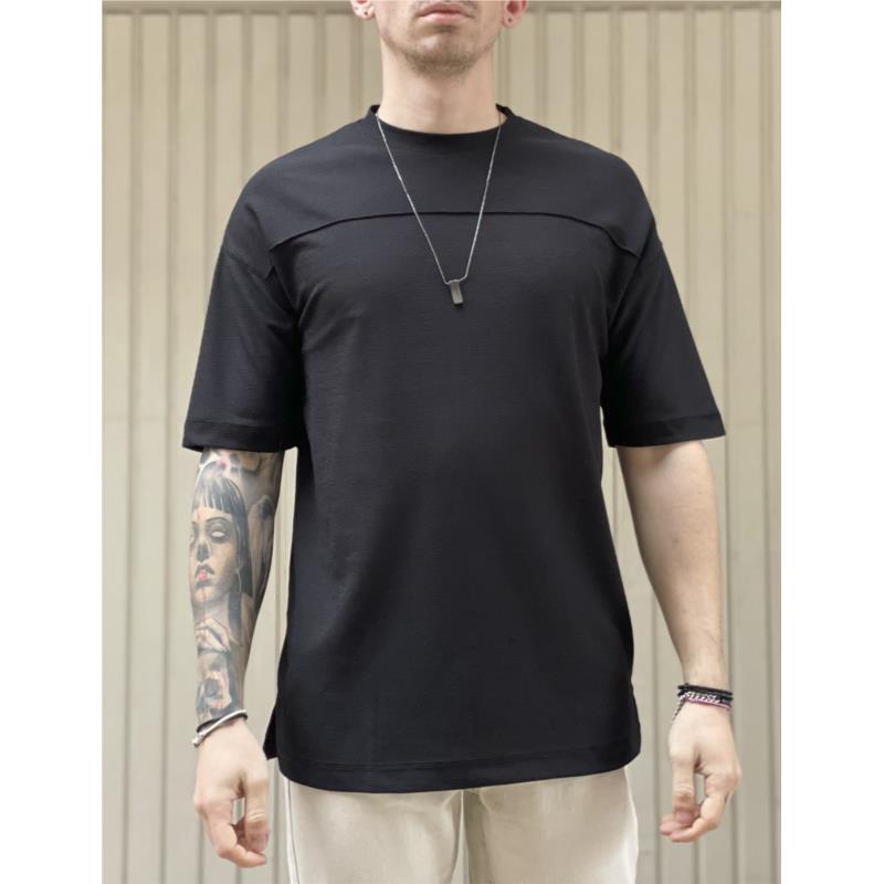 Ανδρική μαύρη κοντομάνικη μπλούζα Oversized TST2030